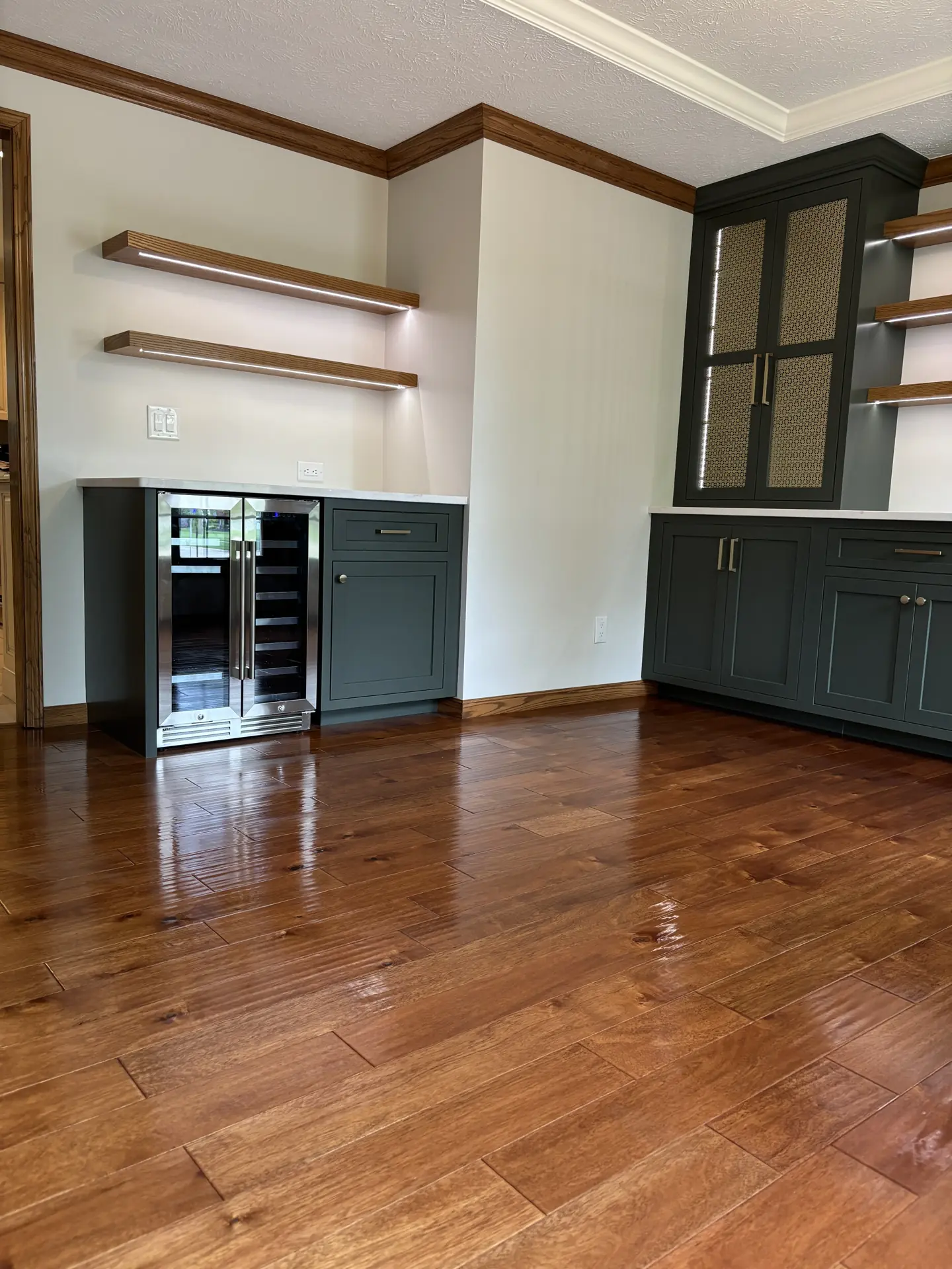 Built-in section with wine fridge